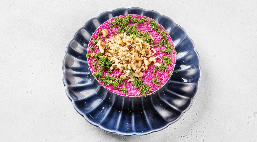 Селедка под шубой с орехами