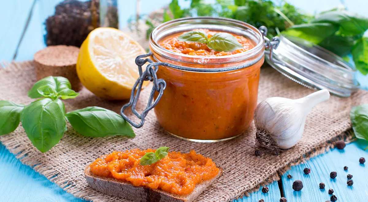 Икра кабачковая с томатной пастой и майонезом