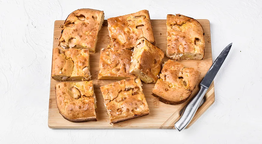 Заливной пирог на кефире с курицей и картошкой