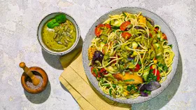 Салат из спагетти с овощами-гриль