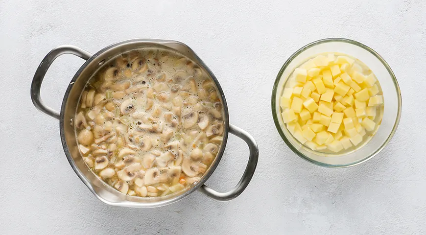 Быстрый суп из свежих шампиньонов, картофеля и моркови