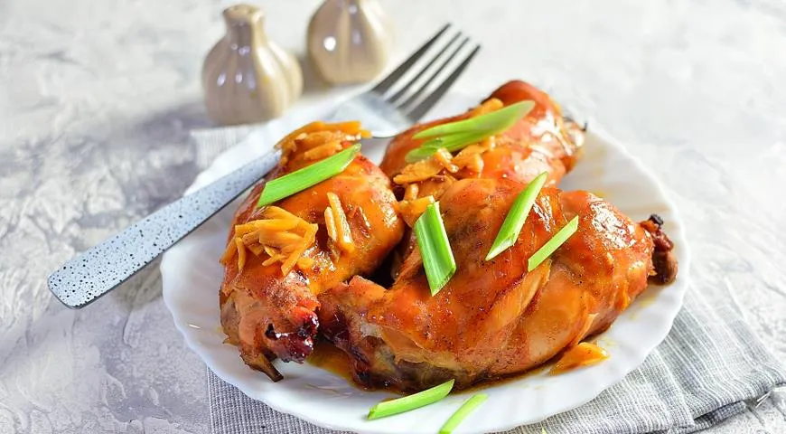 Кролик с чесноком, медом и соевым соусом