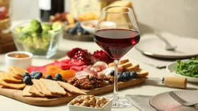 Гид по винному этикету: все о бокалах, температуре подачи и правильной дегустации