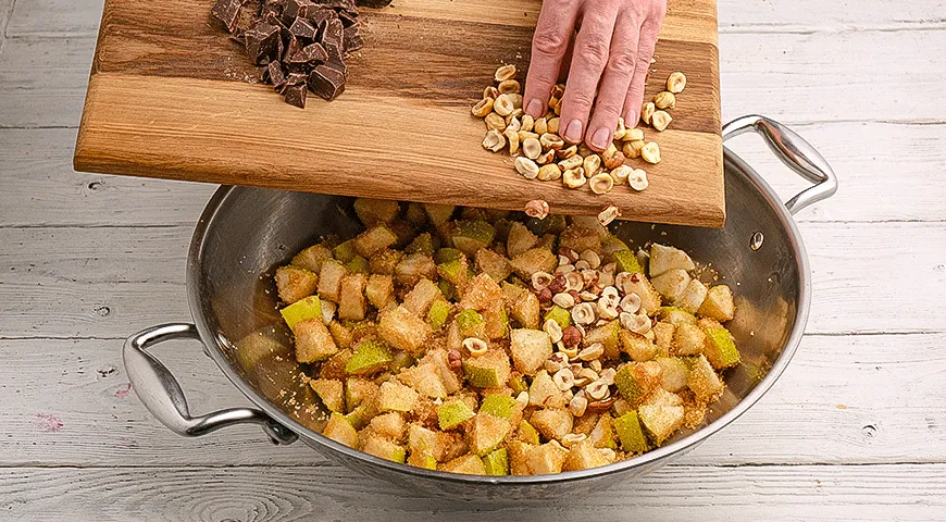 Варенье из груш с шоколадом и фундуком