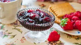 Варенье из клубники и черной смородины