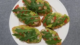 Брускетты с креветкой