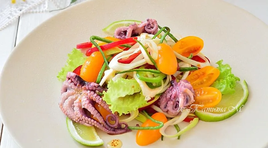 Салат с осьминогами “Весенняя палитра”