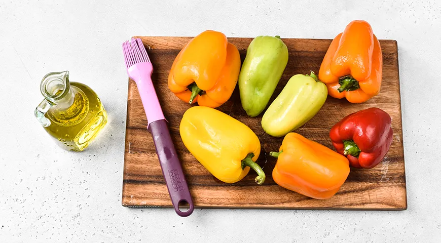 Запеченные перцы, маринованные с чесноком