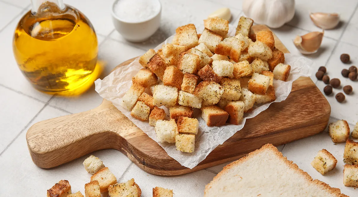 Как приготовить идеальные сухарики для салатов, супов, десертов и других блюд