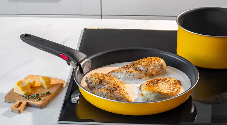 Куриная грудка в сливочном соусе с пармезаном