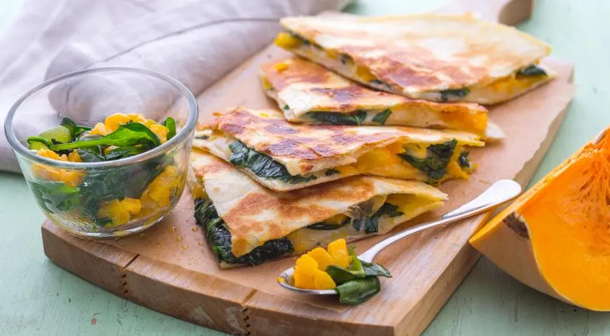 Рецепт кесадильи с сыром, тыквой и шпинатом
