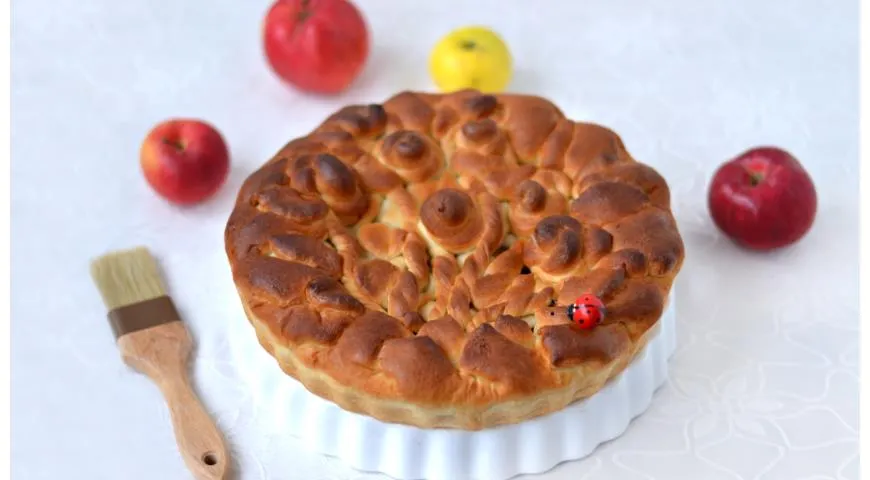 Рецепт постного пирога из дрожжевого теста с яблоками