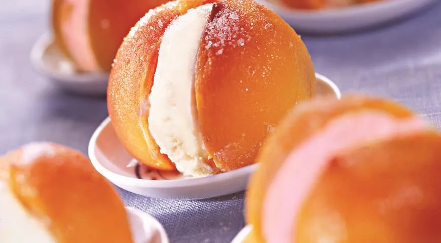 Персики с мороженым