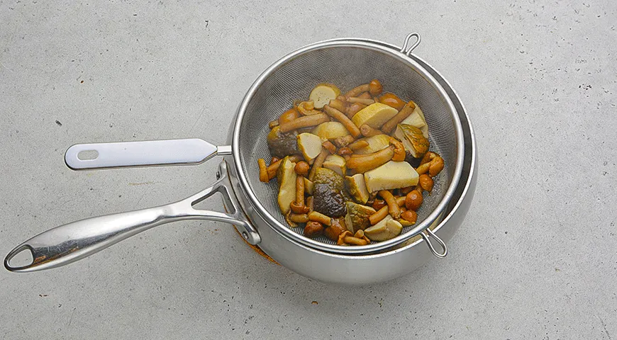 Салат с языком и кедровыми орешками