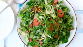 6 интересных блюд с разными листовыми салатами