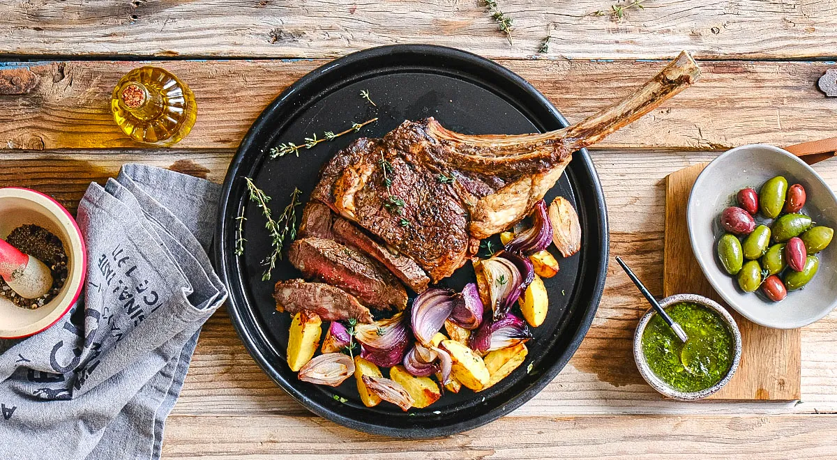 Стейк томагавк с картофелем