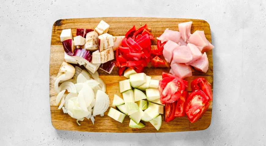 Овощное рагу с курицей и баклажанами