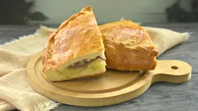 Домашний курник с картошкой и фаршем