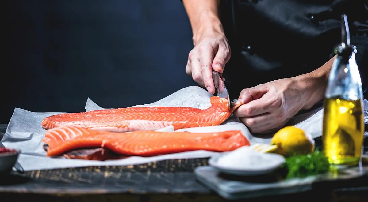 Как быстро и вкусно засолить горбушу под семгу