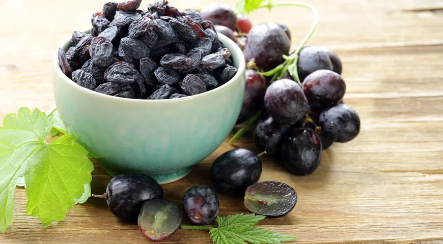 В Узбекистане и Турции из черного винограда делают сладчайший изюм