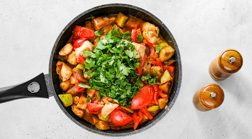 Овощное рагу с курицей и баклажанами