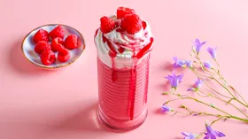 Молочный коктейль с малиной