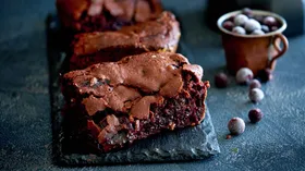 Рецепты с шоколадом и чёрной смородиной