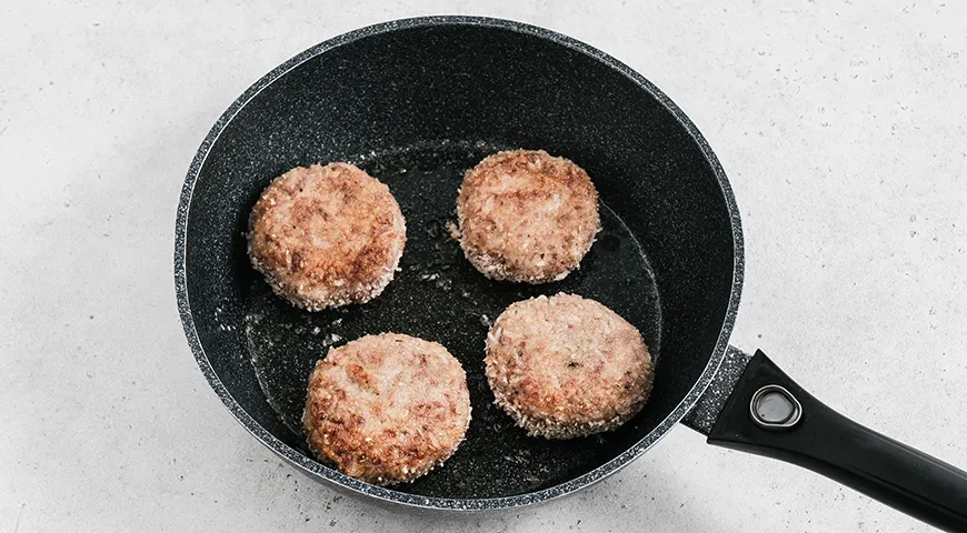 Котлеты из фарша с рисом