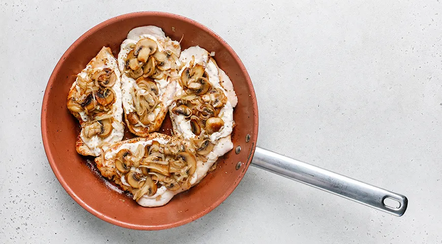 Мясо по-французски из курицы на сковороде