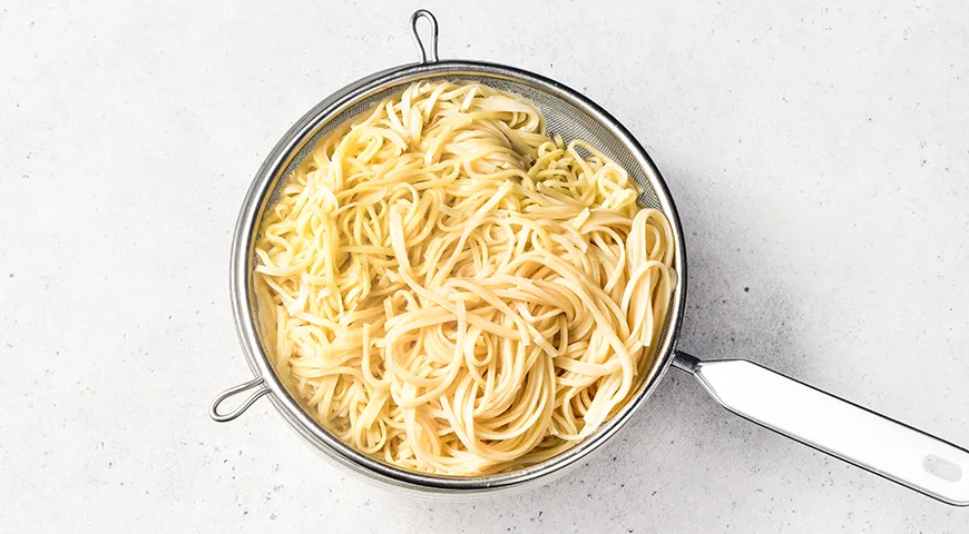 Свинина с лапшой под сладким соусом