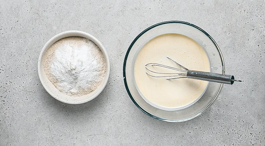 Цельнозерновые вафли с арахисовой пастой, ягодами и мороженым