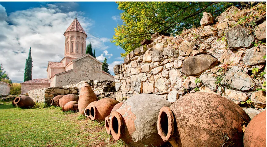 Грузинский метод изготовления вина в квеври, здоровенных глиняных кувшинах, вошел в список наследия ЮНЕСКО.