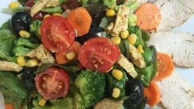 Рецепты с салатом, кукурузой и индейкой