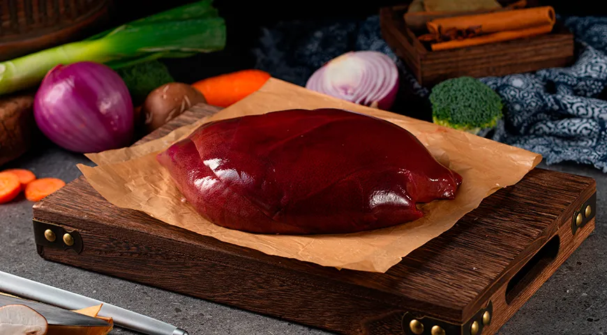 Свежая печенка имеет блестящую поверхность, залежавшаяся — тусклую