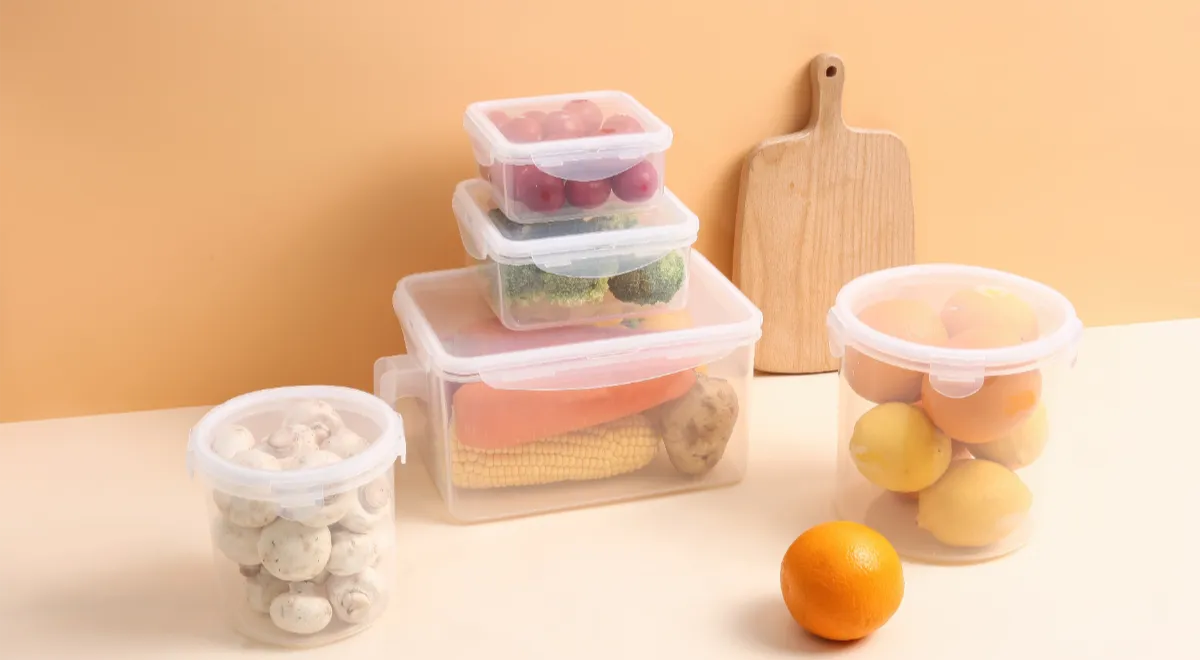 Эксперт предупредила: эти продукты опасно хранить в пластиковых контейнерах