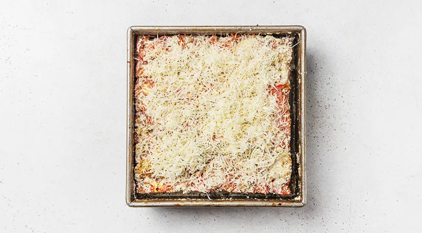 Картофельная запеканка с фаршем и овощами под сыром