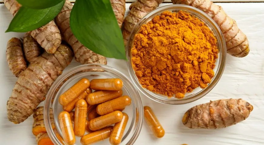 Куркума может раздражать слизистую желудка, поэтому ее с осторожностью употребляют при гастритах и других заболеваниях ЖКТ