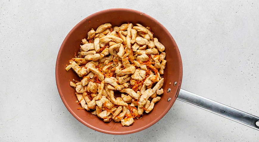 Куриное филе в сметанно-томатном соусе