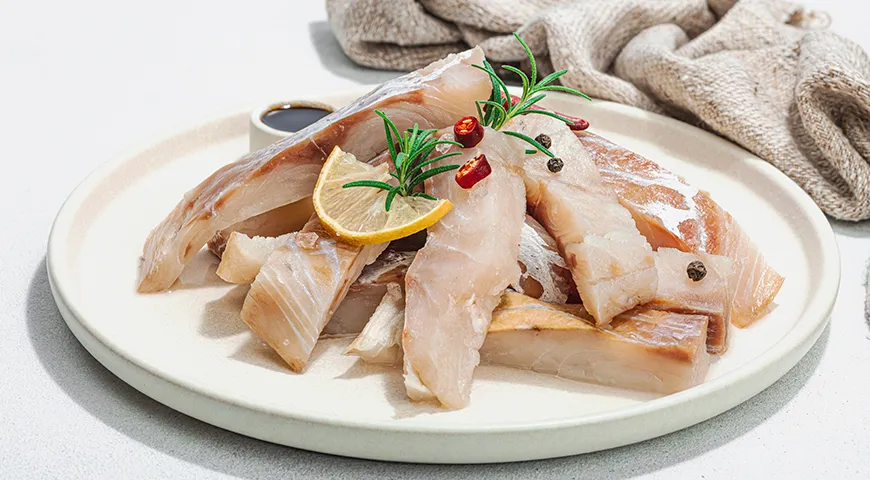 Рекомендуемая суточная норма потребления филе минтая для взрослых составляет 100–150 г