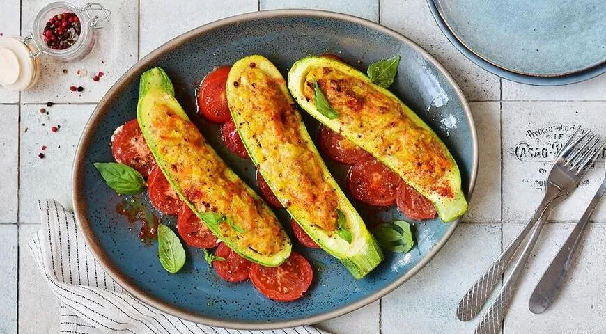 Кабачки с куриным фаршем в духовке
