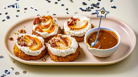 Морковное печенье с кремом и карамелью