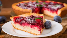 Вкусная выпечка со сливой: 10 простых рецептов