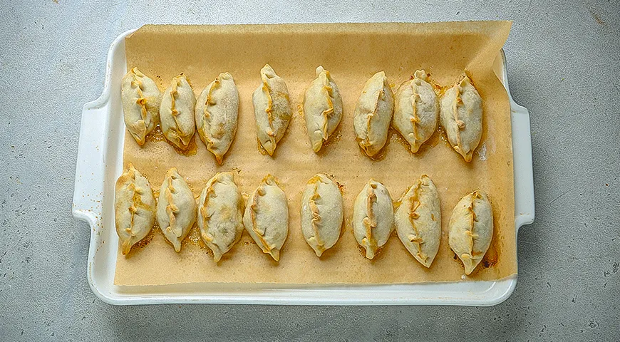 Запеченные дамплинги с лососем