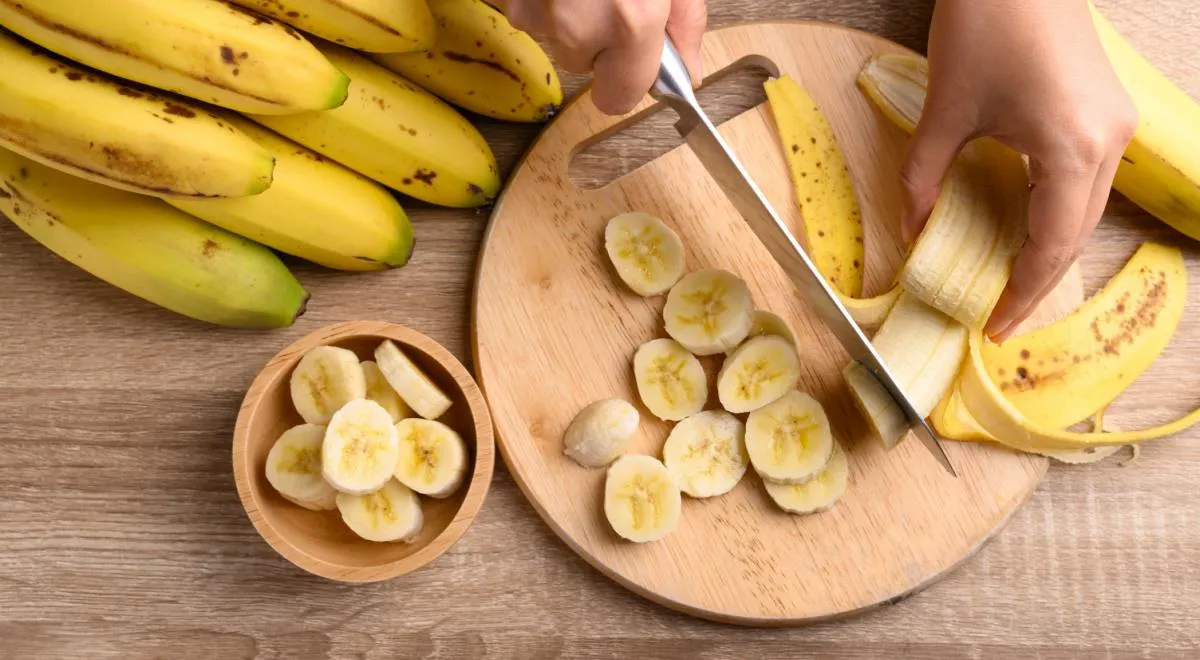 Бананы хороши в смузи, десертах и просто так — в качестве сытного перекуса