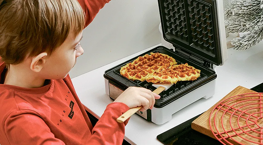 Сэндвичи из картофельных вафель с ветчиной