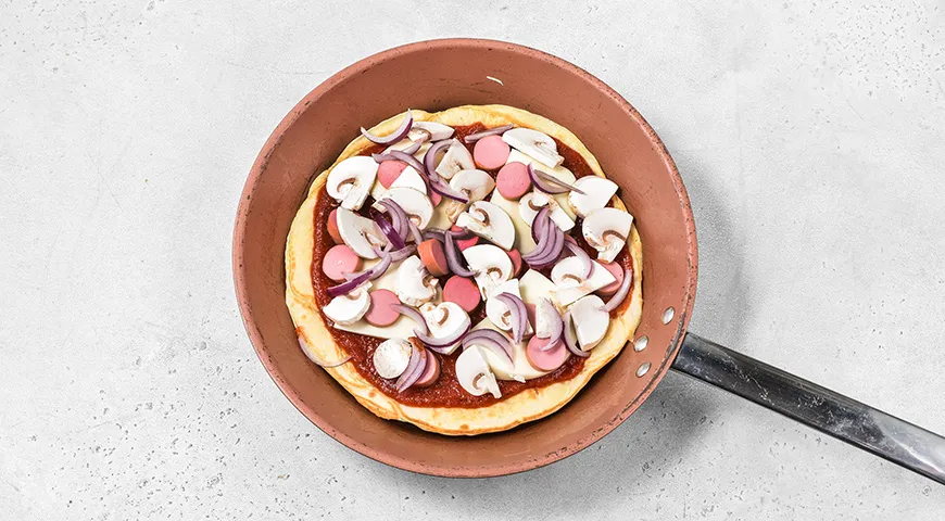 Пицца на сковороде на кефире