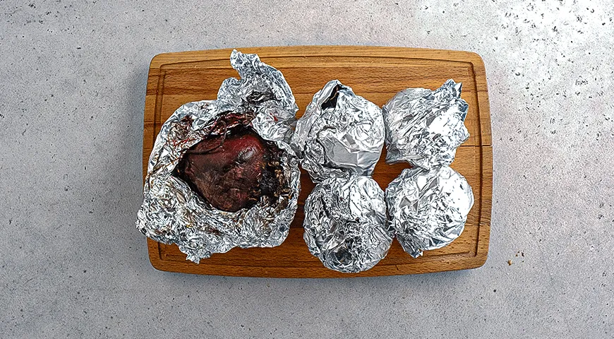 Салат из свеклы с брынзой и орехами