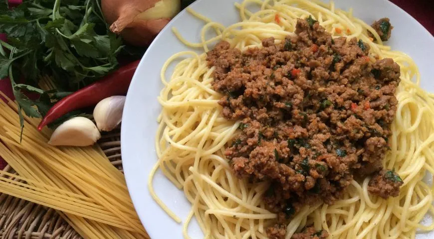 Готовим любимые спагетти болоньезе 