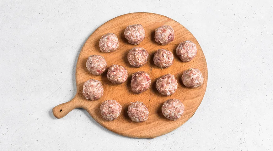 Мясные тефтели в томатном соусе