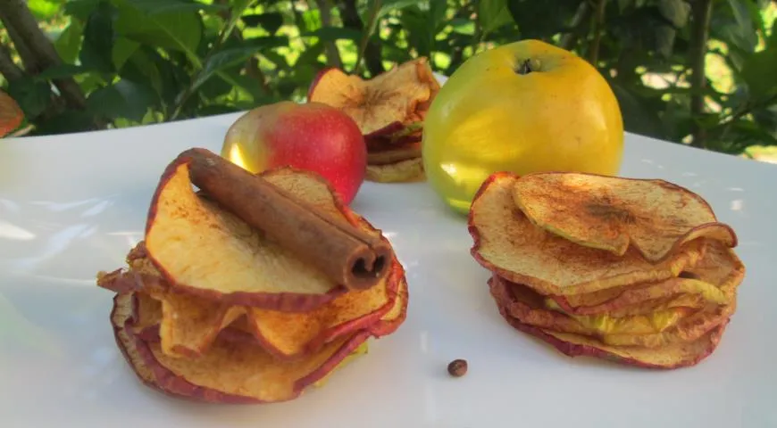 Готовим сушеные яблоки с ароматом корицы